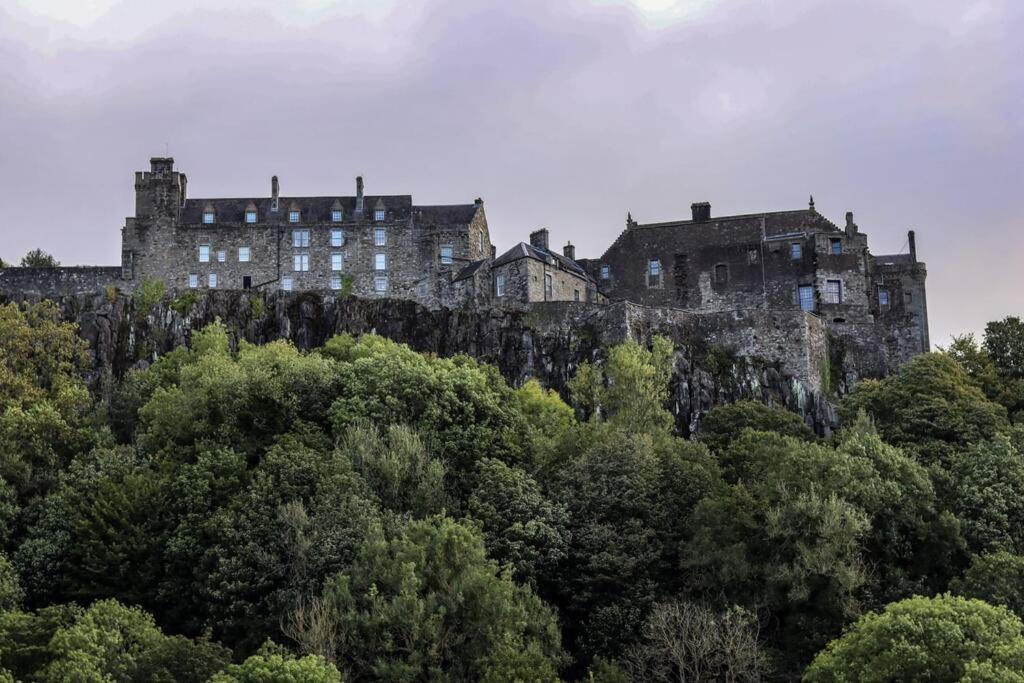 City Hub By The Castle Free Designated Parking Stirling Exterior photo